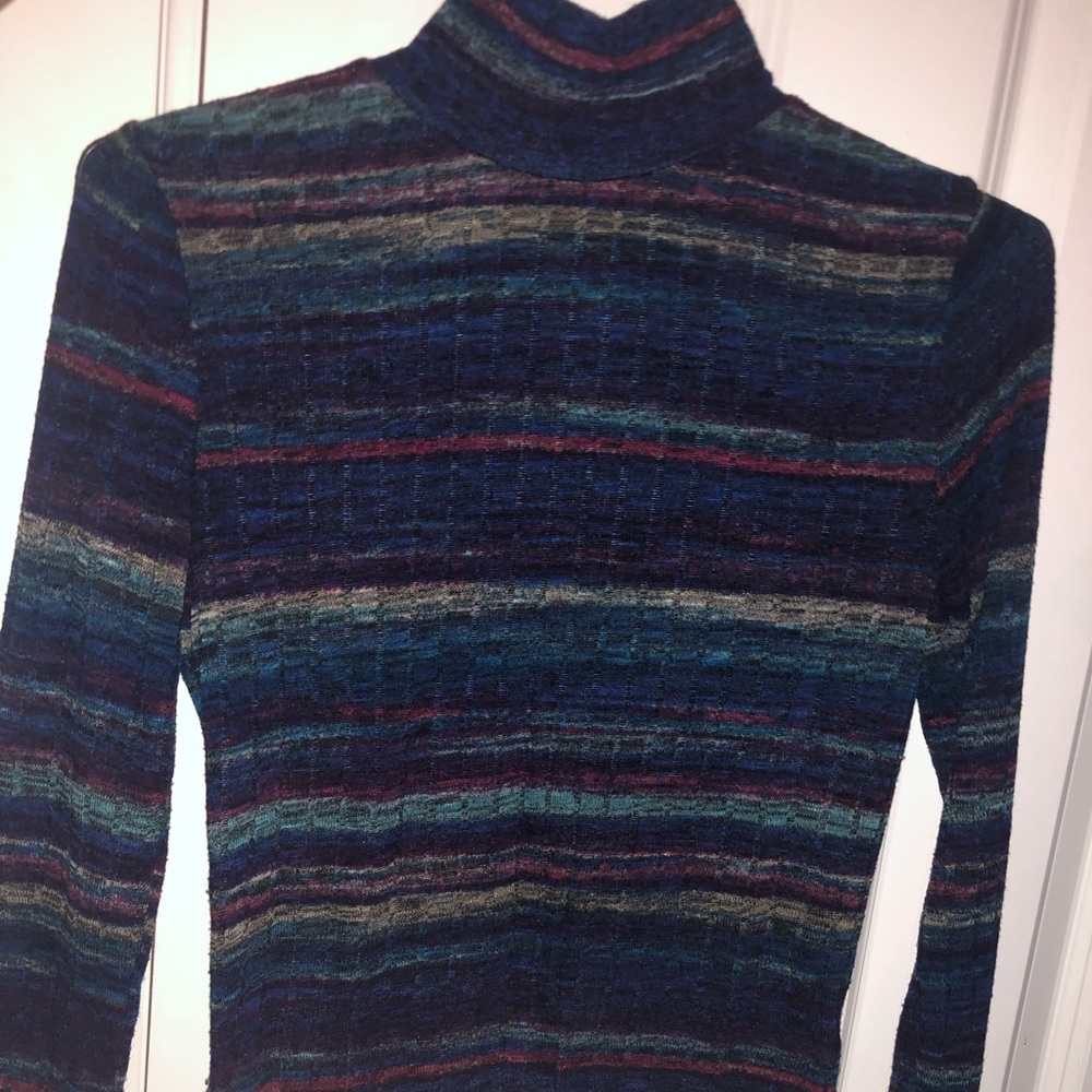 Colorful long sleeve turtle neck
